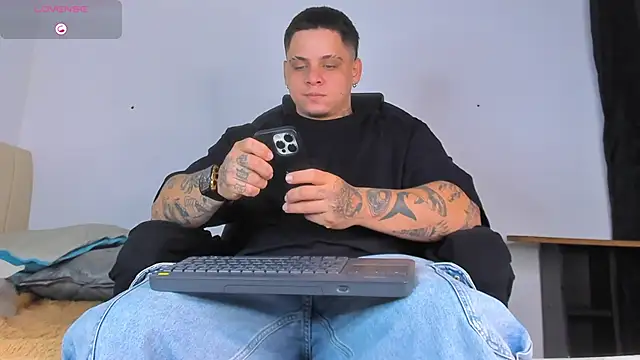 Snapshot of denis_munera chatting on October 8, 9:40 am denis munera online show from October 8, 9:40 am