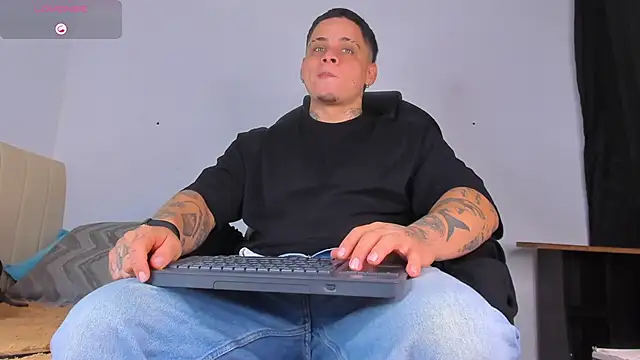 Snapshot of denis_munera chatting on October 9, 9:29 am denis munera online show from October 9, 9:29 am