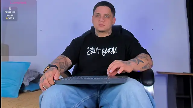 Snapshot of denis_munera chatting on October 13, 9:42 am denis munera online show from October 13, 9:42 am