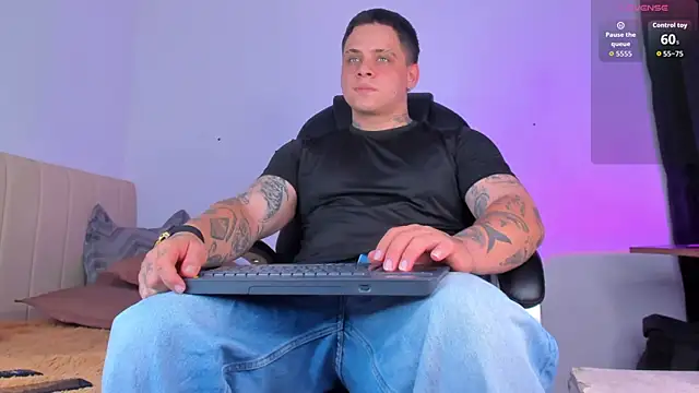 Snapshot of denis_munera chatting on October 29, 1:46 pm denis munera online show from October 29, 1:46 pm