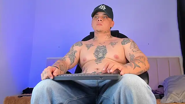 Snapshot of denis_munera chatting on November 22, 4:33 am denis munera online show from November 22, 4:33 am