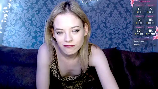 Snapshot of Kate__Loves chatting on December 16, 6:46 pm Kate Loves online show from December 16, 6:46 pm