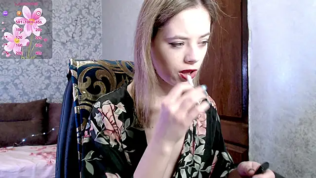 Kate  Loves online show from February 9, 8:35 pm