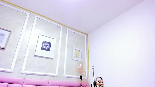 HoollyHendrix online show from December 22, 8:28 pm