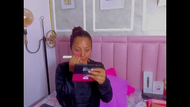 HoollyHendrix online show from March 13, 8:26 pm