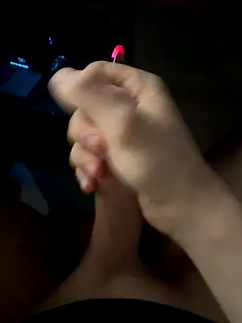 Snapshot of jstntz chatting on December 14, 12:16 am jstntz online show from December 14, 12:16 am