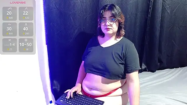 Snapshot of Roxy_f_w chatting on November 7, 10:54 pm Roxy f w online show from November 7, 10:54 pm