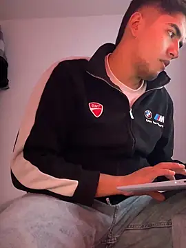 Snapshot of tomy_hot20 chatting on September 22, 10:12 pm tomy hot20 online show from September 22, 10:12 pm