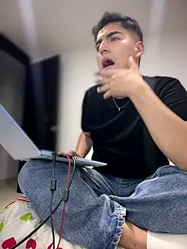 Snapshot of tomy_hot20 chatting on November 25, 2:33 am tomy hot20 online show from November 25, 2:33 am