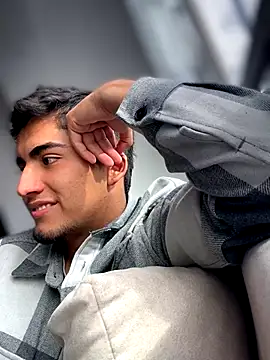 Snapshot of tomy_hot20 chatting on December 2, 8:59 pm tomy hot20 online show from December 2, 8:59 pm