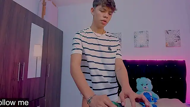 Snapshot of Zacktorres_ chatting on November 16, 10:48 pm Zacktorres online show from November 16, 10:48 pm