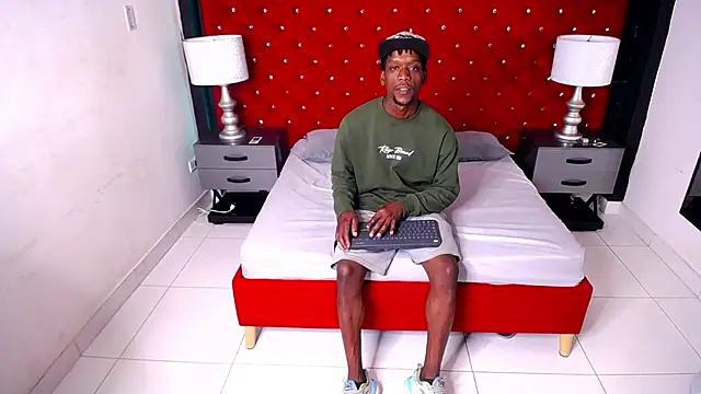 SkylerBigxxx online show from October 18, 3:53 am