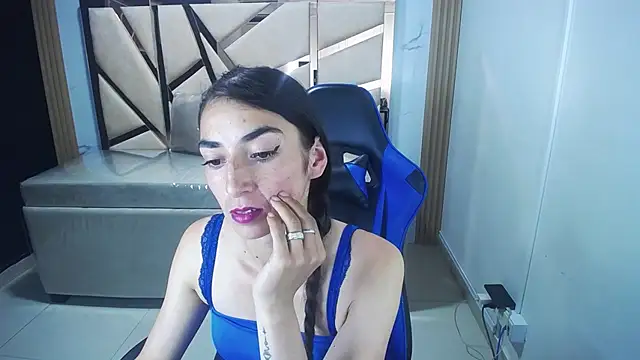 Snapshot of Maily_a_ chatting on October 22, 8:47 am Maily a online show from October 22, 8:47 am