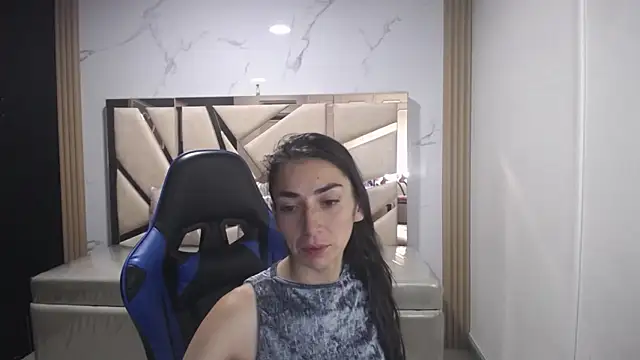 Snapshot of Maily_a_ chatting on October 23, 3:06 am Maily a online show from October 23, 3:06 am