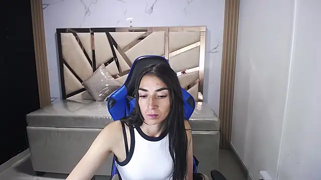 Snapshot of Maily_a_ chatting on October 25, 3:03 am Maily a online show from October 25, 3:03 am