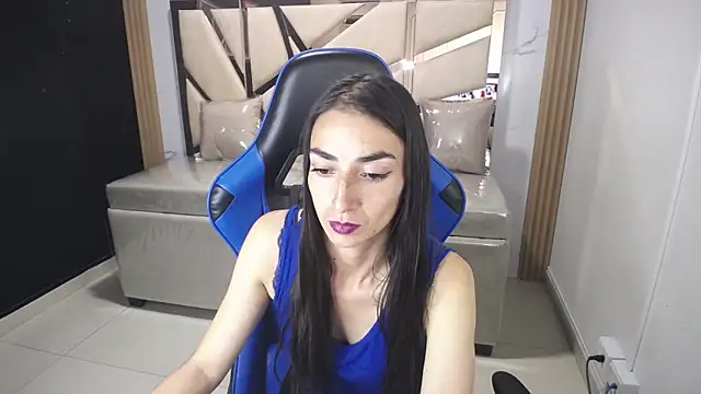 Snapshot of Maily_a_ chatting on November 13, 3:05 am Maily a online show from November 13, 3:05 am