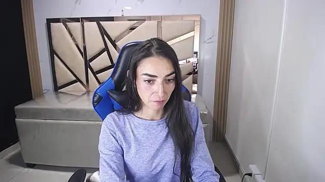 Snapshot of Maily_a_ chatting on November 29, 2:58 am Maily a online show from November 29, 2:58 am