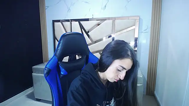 Snapshot of Maily_a_ chatting on December 16, 3:44 am Maily a online show from December 16, 3:44 am