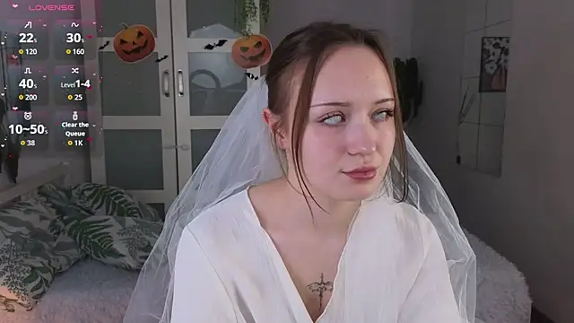 selin selin online show from October 31, 5:30 am