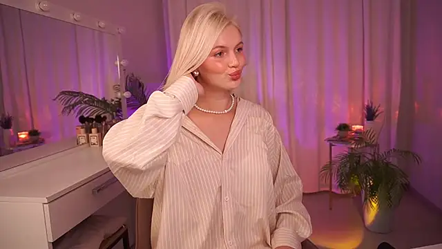 Amelia Wells online show from September 24, 5:44 am