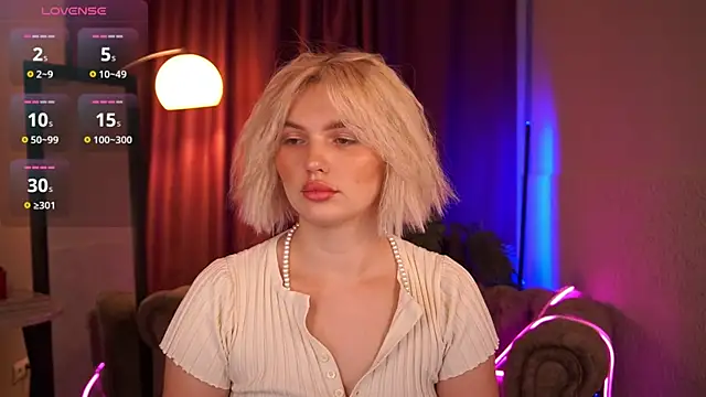 Amelia Wells online show from November 24, 5:07 am