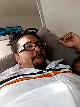 Snapshot of romero115 chatting on November 18, 1:37 pm romero115 online show from November 18, 1:37 pm