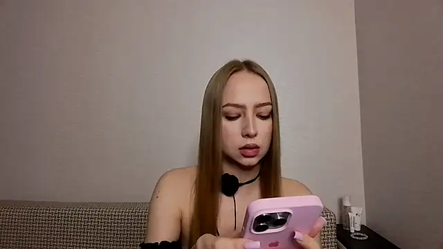 Snapshot of MissOyee chatting on September 20, 5:14 pm MissOyee online show from September 20, 5:14 pm