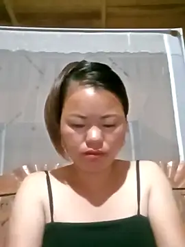 emly-xinh18 online show from September 26, 10:47 pm