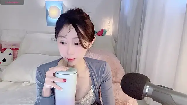 ai-ai-mi online show from March 18, 3:09 am
