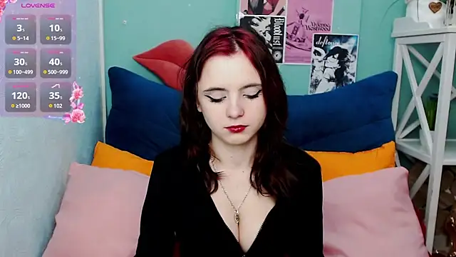 Snapshot of VivienneRo chatting on November 23, 5:51 am VivienneRo online show from November 23, 5:51 am