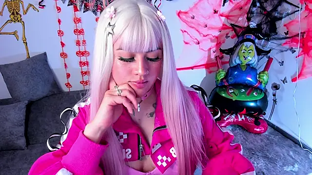 Snapshot of lilielou_ chatting on October 29, 9:27 pm lilielou online show from October 29, 9:27 pm