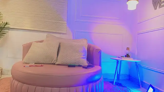 Snapshot of alessia_moon1 chatting on November 14, 12:15 pm alessia moon1 online show from November 14, 12:15 pm