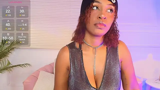 Snapshot of alessia_moon1 chatting on November 26, 12:39 pm alessia moon1 online show from November 26, 12:39 pm