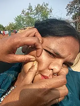 Snapshot of Hot_Shredha chatting on December 1, 8:08 am Hot Shredha online show from December 1, 8:08 am