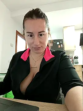 Snapshot of bichota85 chatting on November 28, 9:45 am bichota85 online show from November 28, 9:45 am