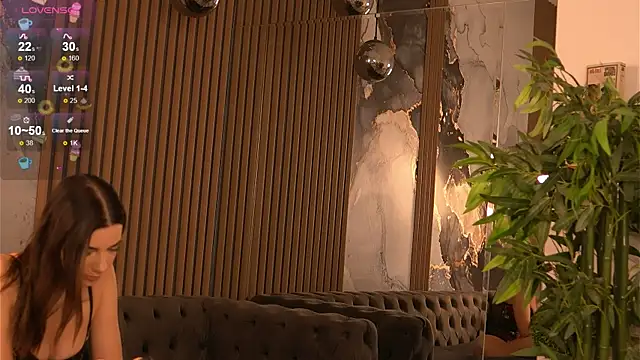 Snapshot of LunaVyx chatting on October 3, 4:09 am LunaVyx online show from October 3, 4:09 am