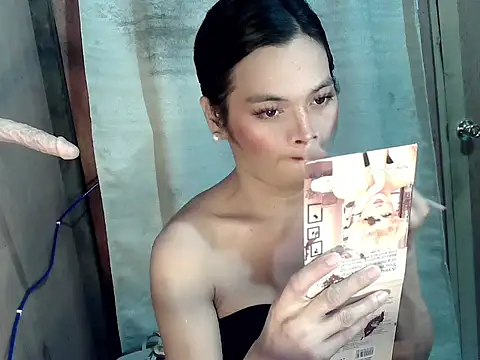 Snapshot of Nikah_loves_u chatting on December 18, 11:27 am Nikah loves u online show from December 18, 11:27 am