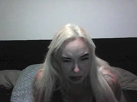 Snapshot of SweetLilith01 chatting on September 19, 7:03 pm SweetLilith01 online show from September 19, 7:03 pm