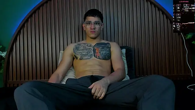 Snapshot of JeergMuscle chatting on October 24, 3:58 am JeergMuscle online show from October 24, 3:58 am