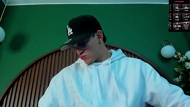 Snapshot of JeergMuscle chatting on November 2, 5:21 am JeergMuscle online show from November 2, 5:21 am