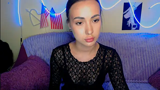 Snapshot of Mia_cutie77 chatting on September 18, 8:27 am Mia cutie77 online show from September 18, 8:27 am