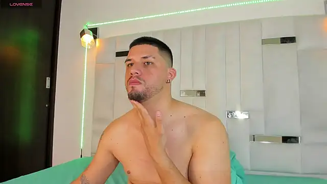 Snapshot of Jacob19_ chatting on October 5, 2:43 am Jacob19  online show from October 5, 2:43 am