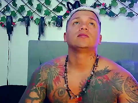 Snapshot of MR777DESIRE chatting on September 19, 12:23 am MR777DESIRE online show from September 19, 12:23 am