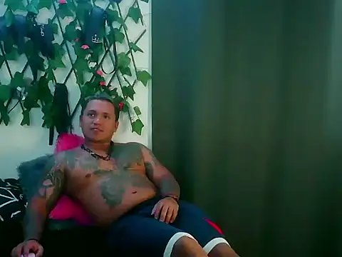 Snapshot of MR777DESIRE chatting on October 15, 5:57 pm MR777DESIRE online show from October 15, 5:57 pm