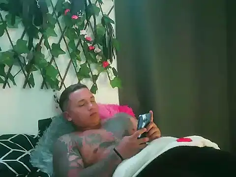 Snapshot of MR777DESIRE chatting on October 19, 5:30 am MR777DESIRE online show from October 19, 5:30 am