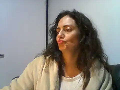 Snapshot of dulcefanny chatting on May 19, 2:07 am dulcefanny online show from May 19, 2:07 am