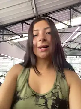 Snapshot of Karlee_Grey1 chatting on November 4, 7:35 pm Karlee Grey1 online show from November 4, 7:35 pm