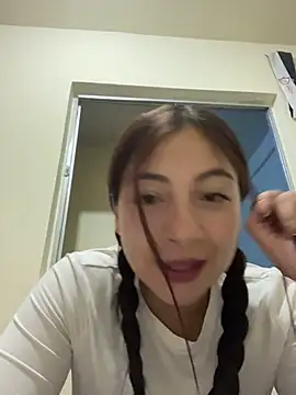 Snapshot of Karlee_Grey1 chatting on November 11, 3:06 am Karlee Grey1 online show from November 11, 3:06 am