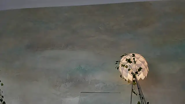 Snapshot of Moon_Shard chatting on July 19, 6:17 am Moon Shard online show from July 19, 6:17 am