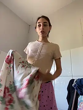 loirinhaaa online show from September 18, 2:08 pm